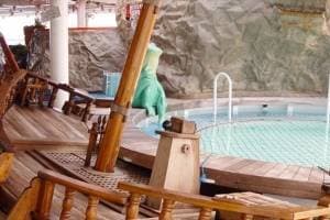 Piscine pour enfants Adventure Beach avec toboggan